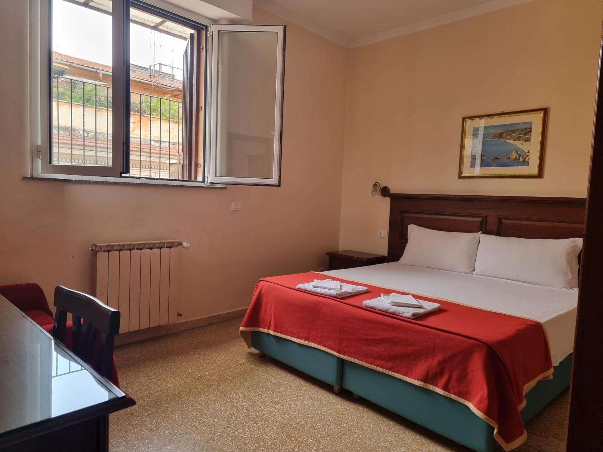 Domi 10 Apartment, Stazione Termini, Via Curtatone 12 Rom