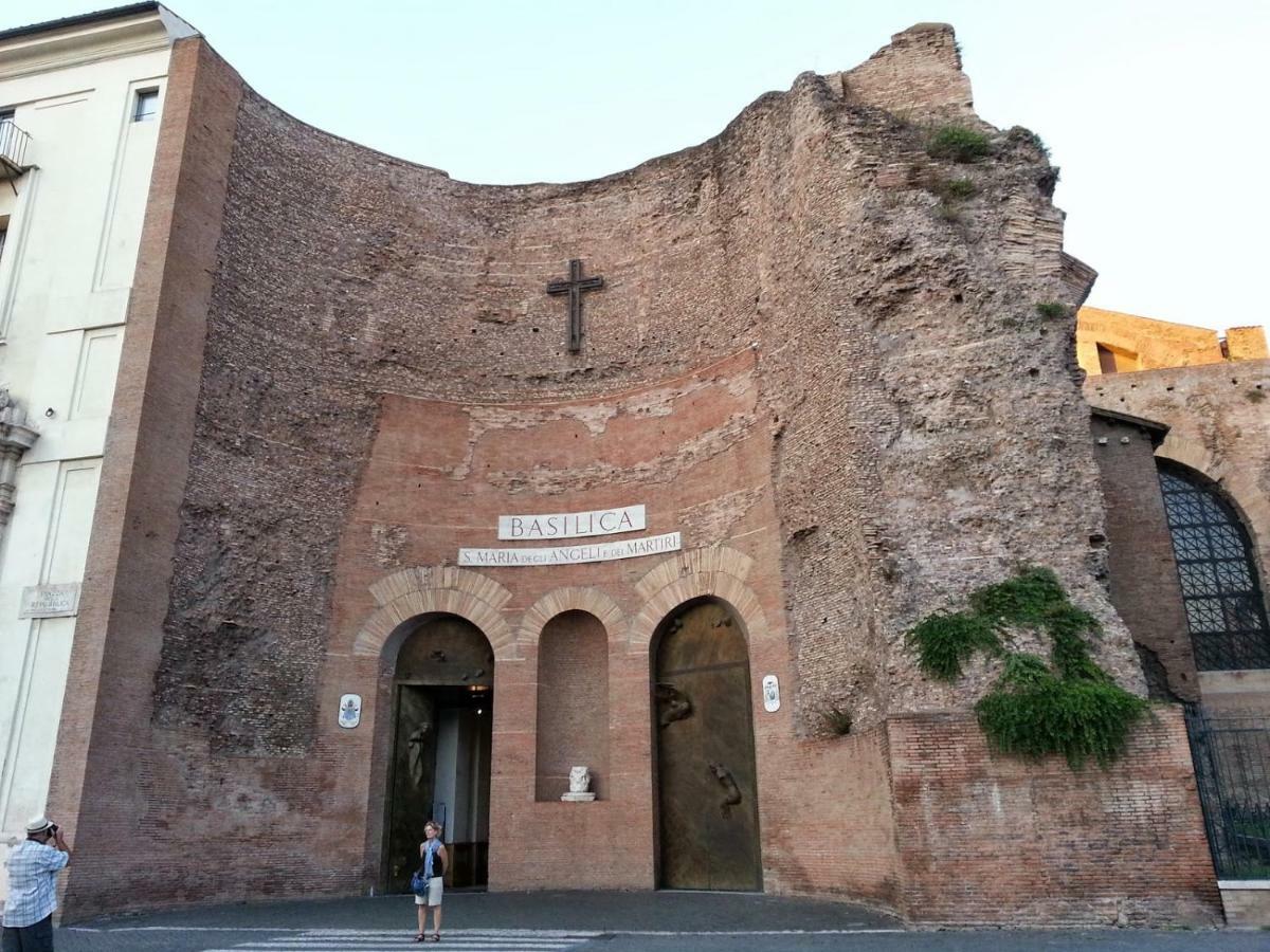 Via Curtatone 12 Stazione Termini *